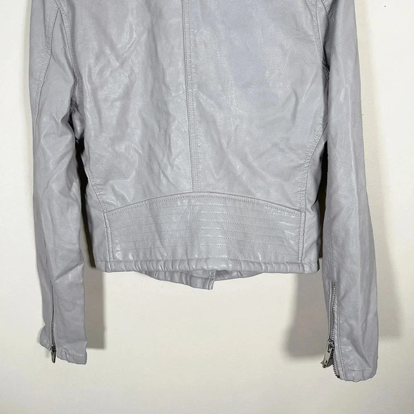 BLANKNYC | LIGHT GREY BIKER  FAUX LEATHER JACKET - Picture 13 of 14